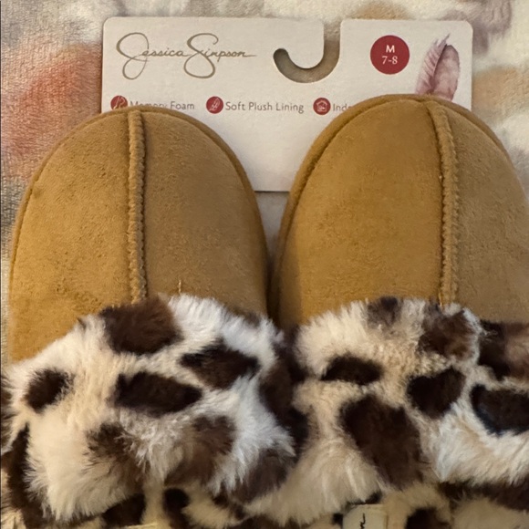 Jessica Simpson Brown Leopard Plush Slippers - Picture 4 of 8